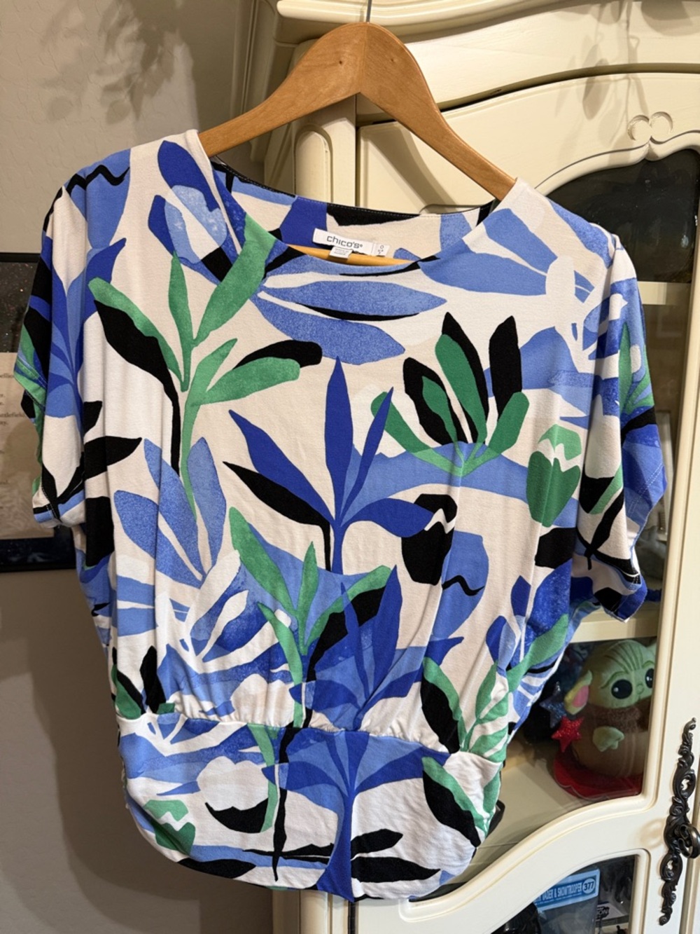 Chico's Size 0 - Blue, Green & Black Botanical Short Sleeve Top